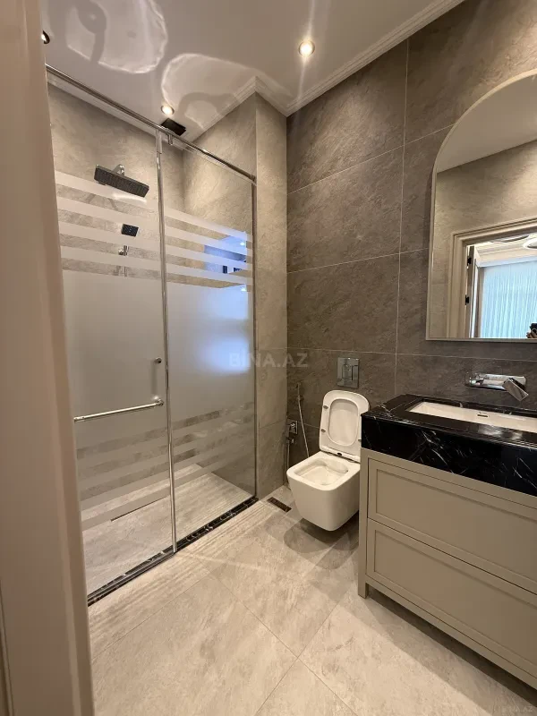 Satılır 4 otaqlı mənzil 186 m²