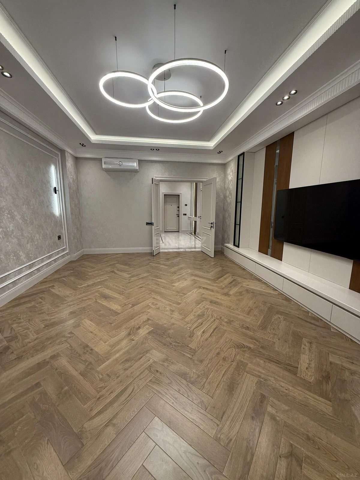 Satılır 4 otaqlı mənzil 186 m²