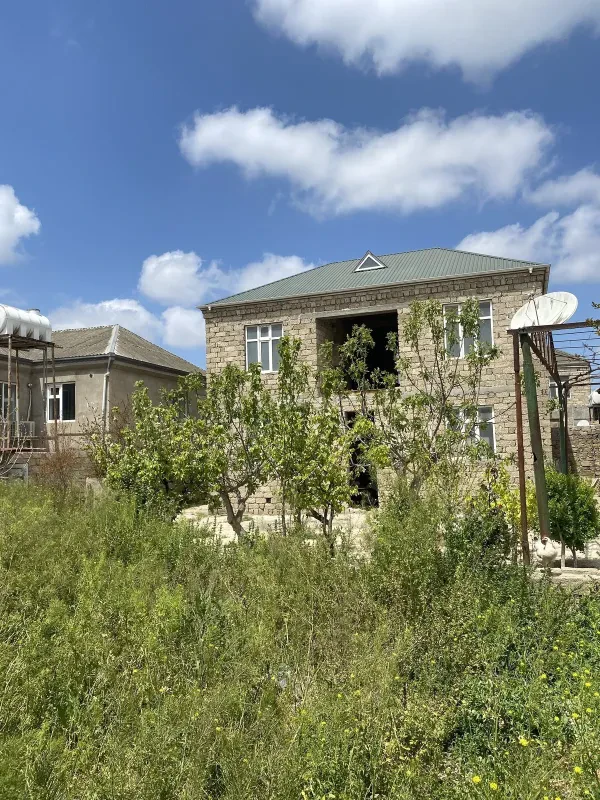 Satılır 6 otaqlı həyət evi 200 m²