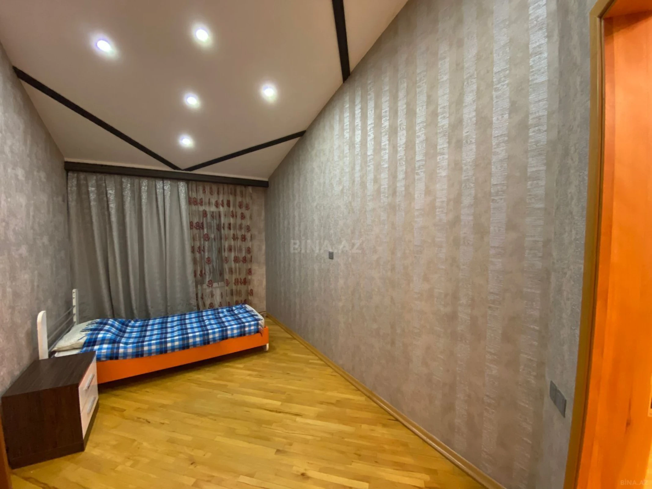 Satılır 2 otaqlı mənzil 100 m²