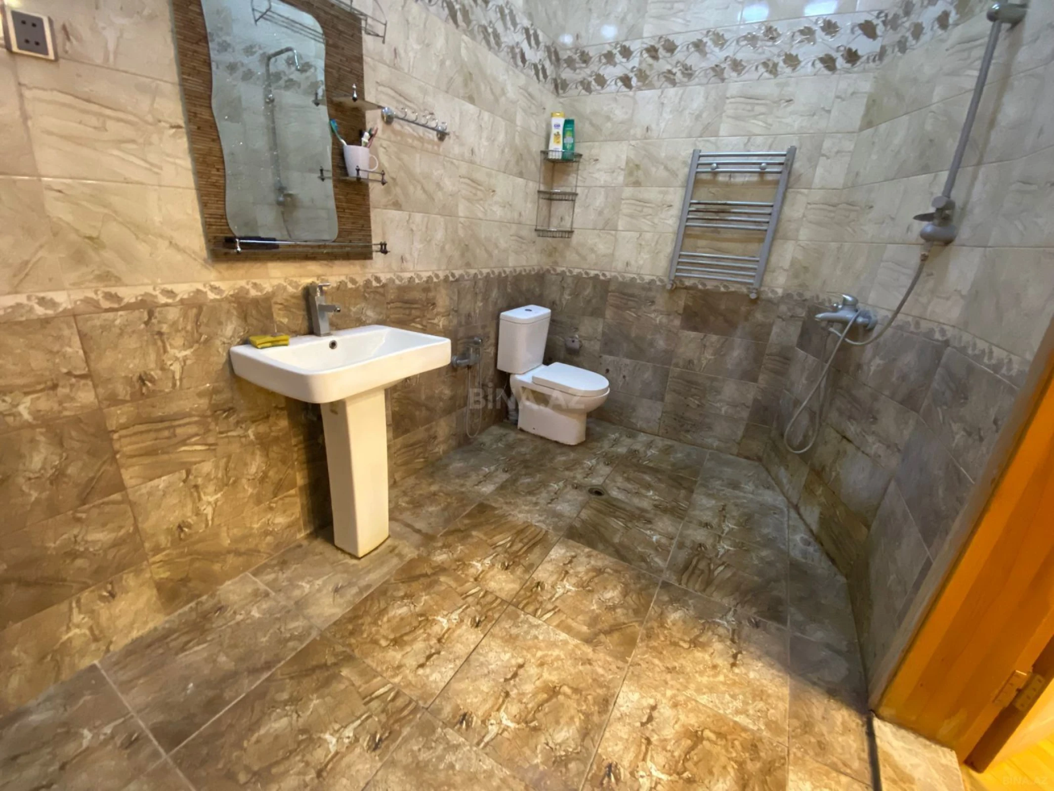 Satılır 2 otaqlı mənzil 100 m²