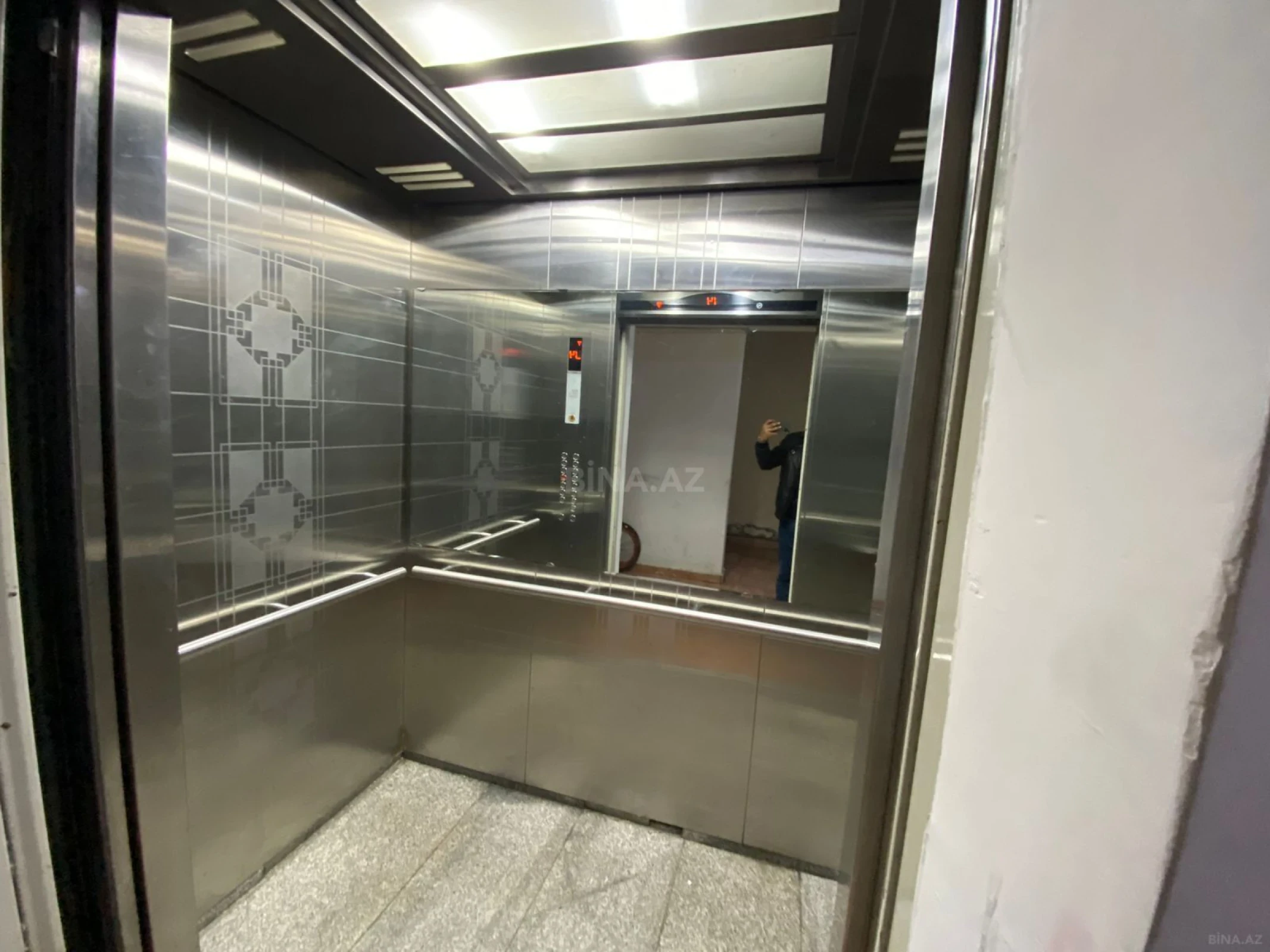 Satılır 2 otaqlı mənzil 100 m²