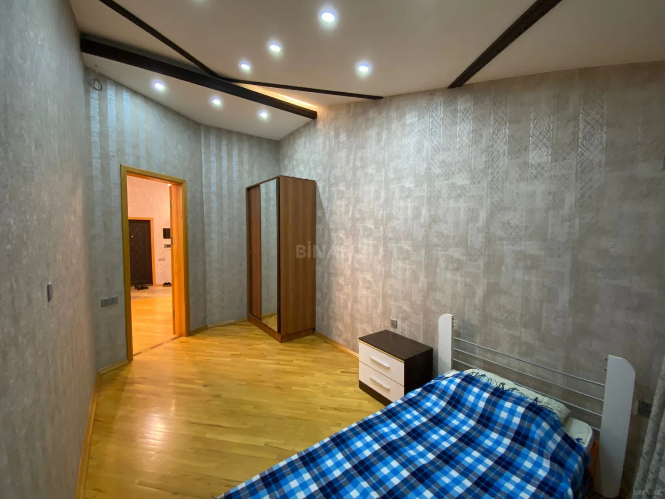 Satılır 2 otaqlı mənzil 100 m²