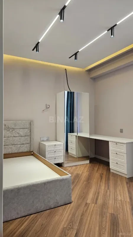Satılır 4 otaqlı mənzil 178 m²