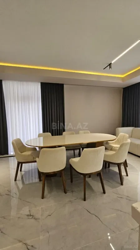 Satılır 4 otaqlı mənzil 178 m²