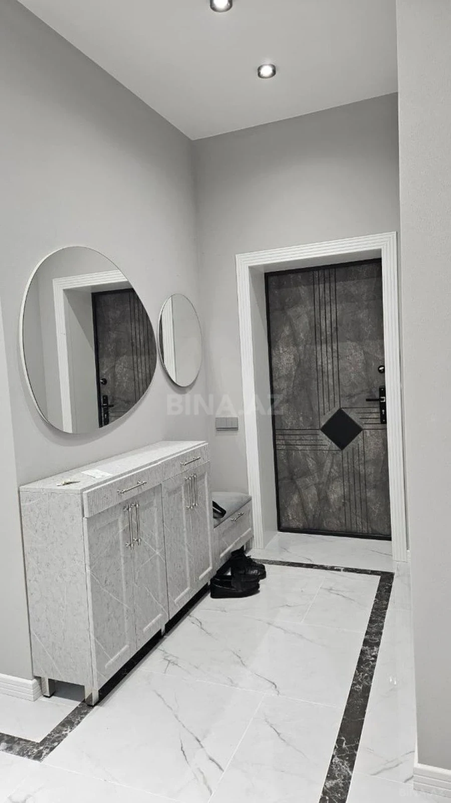 Satılır 4 otaqlı mənzil 178 m²