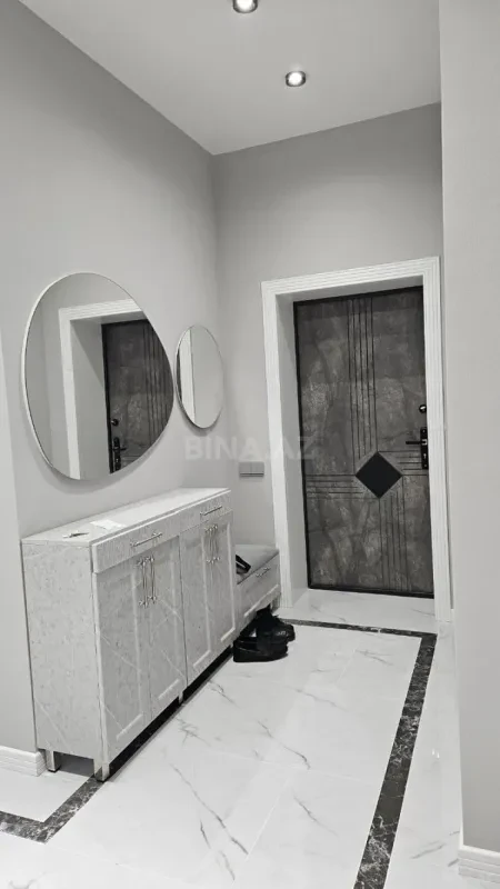 Satılır 4 otaqlı mənzil 178 m²