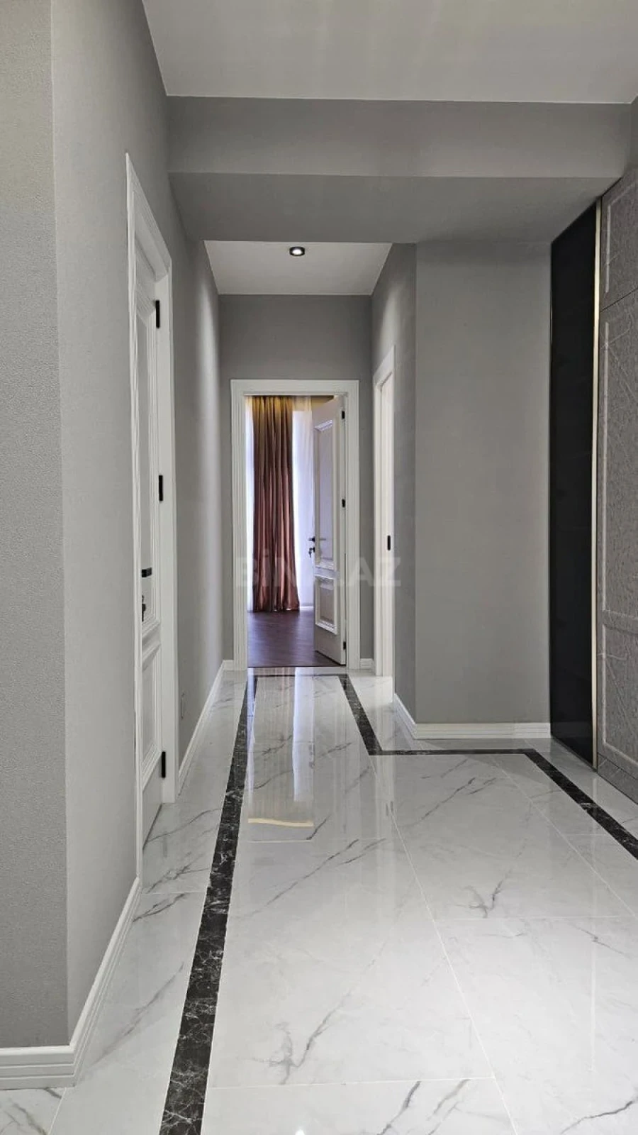 Satılır 4 otaqlı mənzil 178 m²