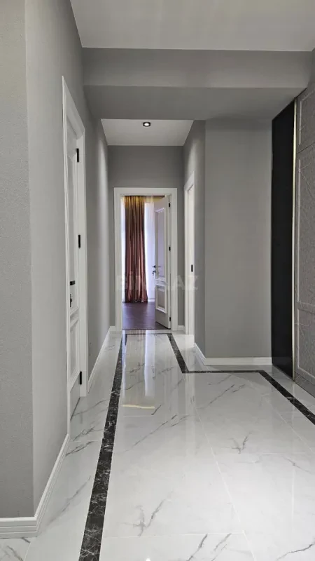 Satılır 4 otaqlı mənzil 178 m²