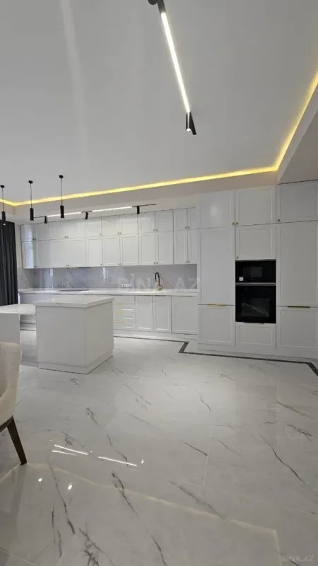 Satılır 4 otaqlı mənzil 178 m²