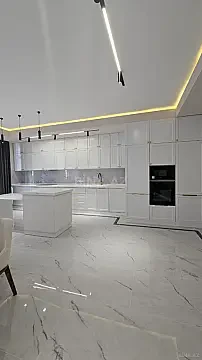 Satılır 4 otaqlı mənzil 178 m²