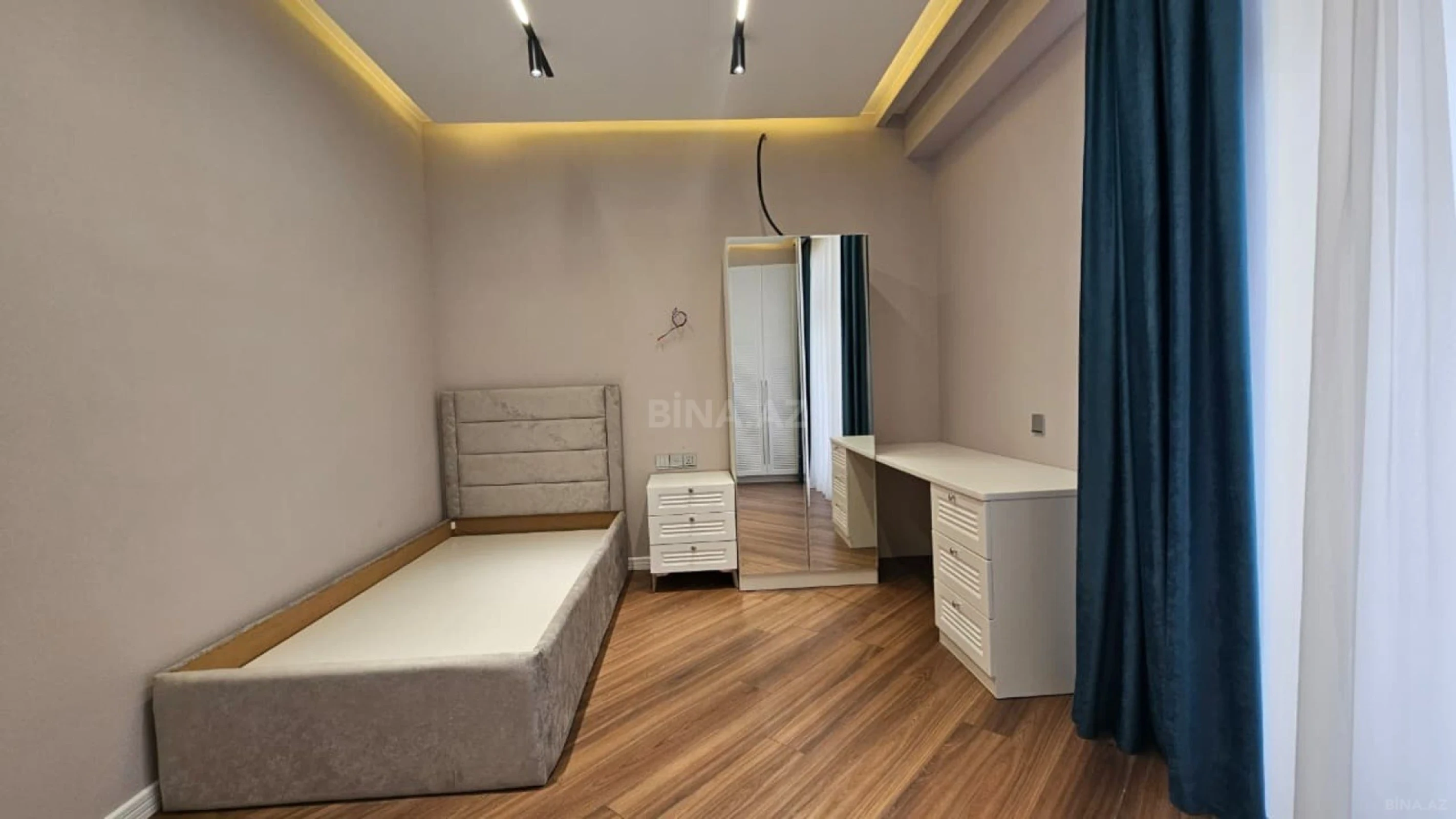 Satılır 4 otaqlı mənzil 178 m²