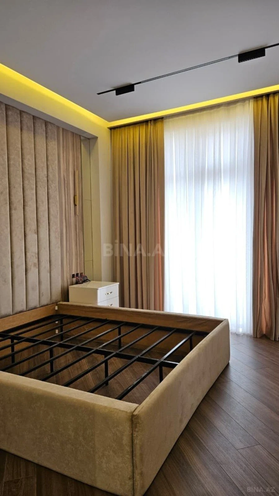Satılır 4 otaqlı mənzil 178 m²