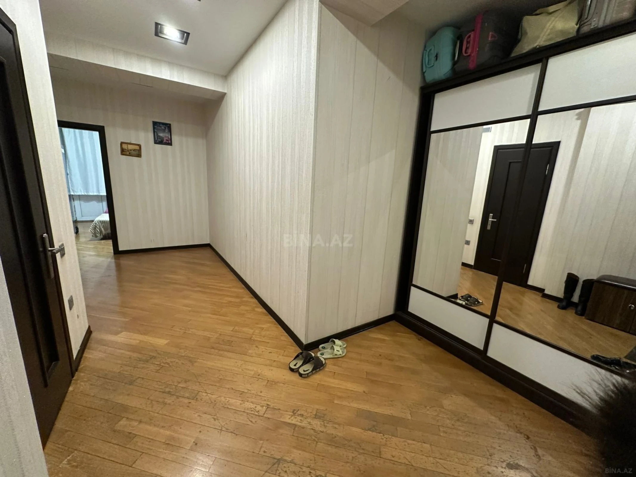 Satılır 3 otaqlı mənzil 117 m²