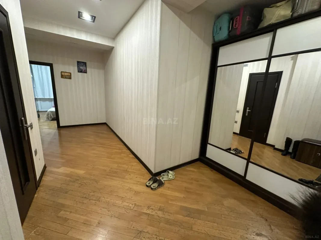 Satılır 3 otaqlı mənzil 117 m²