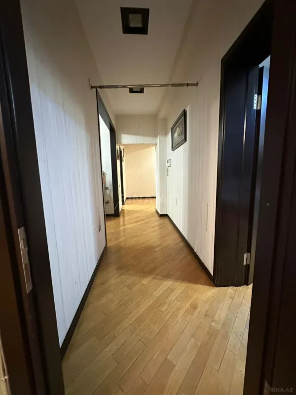 Satılır 3 otaqlı mənzil 117 m²