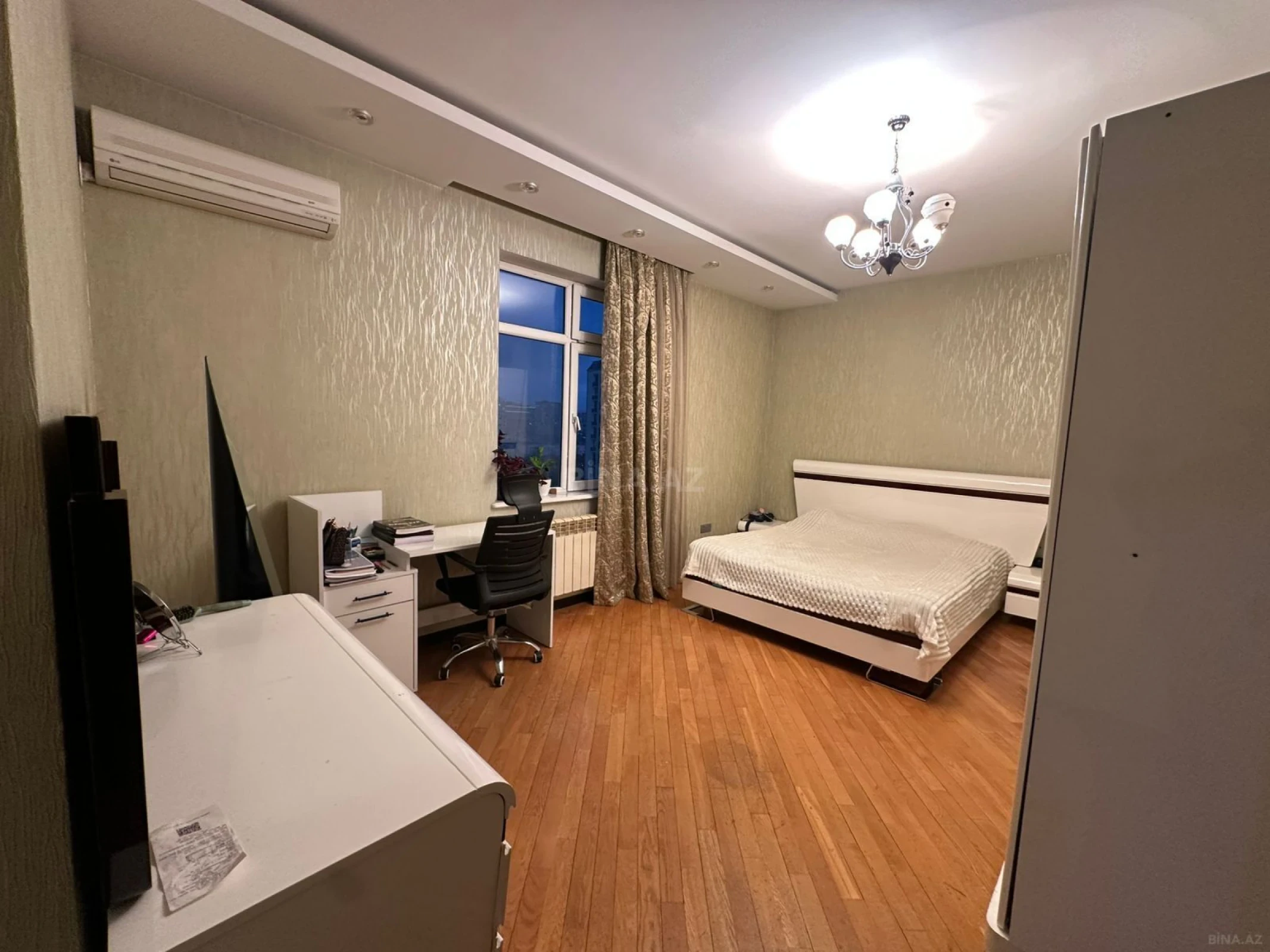 Satılır 3 otaqlı mənzil 117 m²