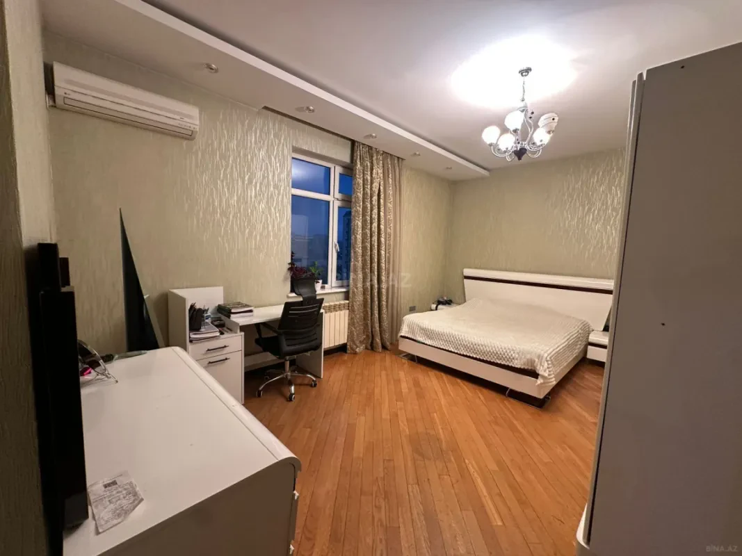 Satılır 3 otaqlı mənzil 117 m²