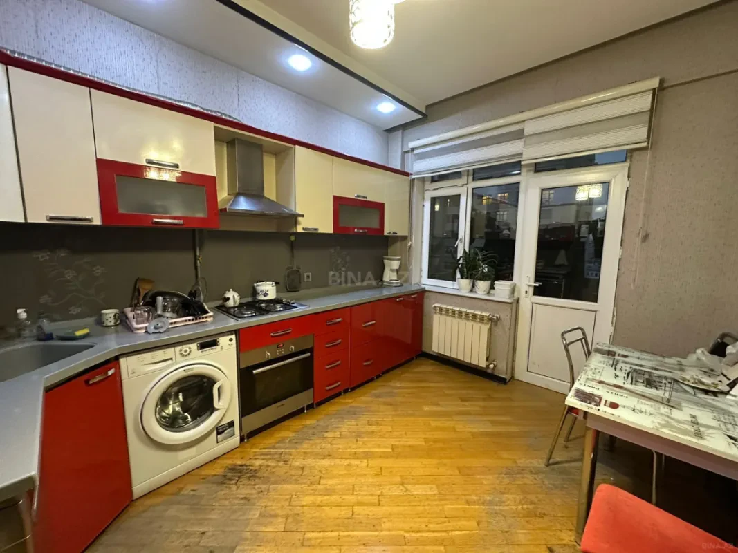 Satılır 3 otaqlı mənzil 117 m²