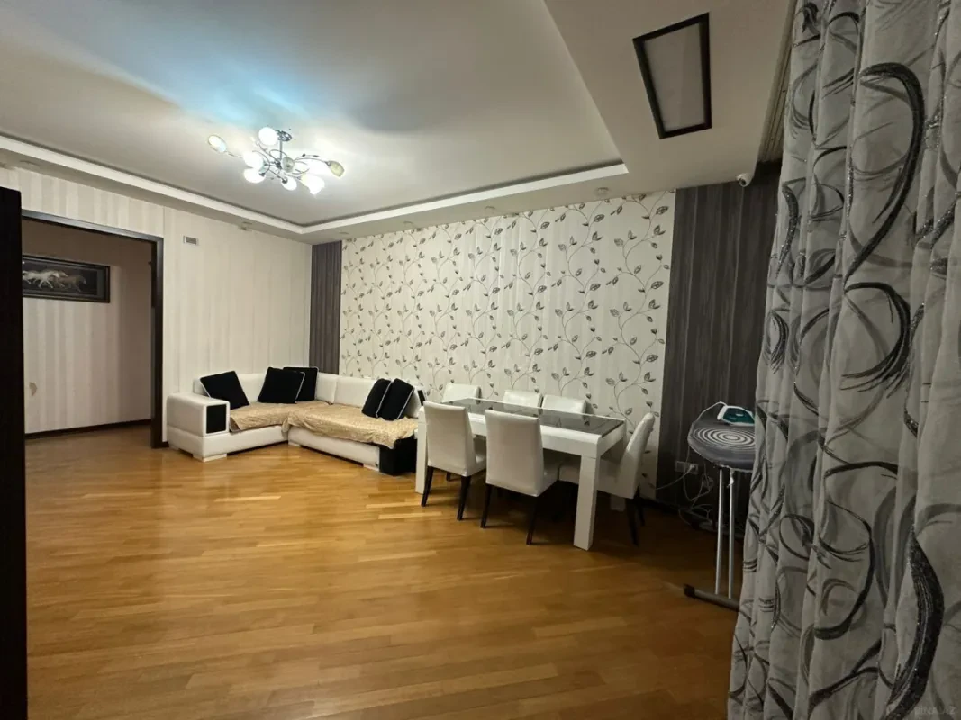 Satılır 3 otaqlı mənzil 117 m²
