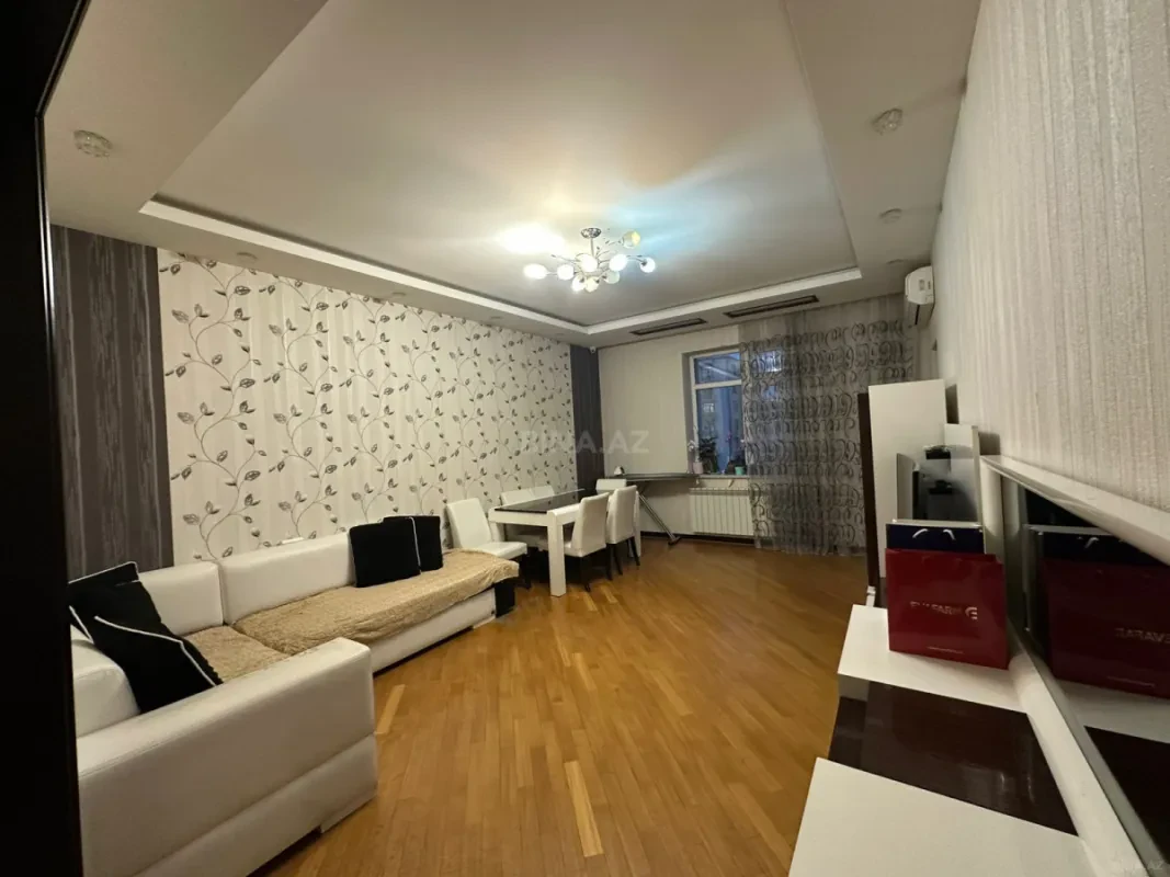 Satılır 3 otaqlı mənzil 117 m²