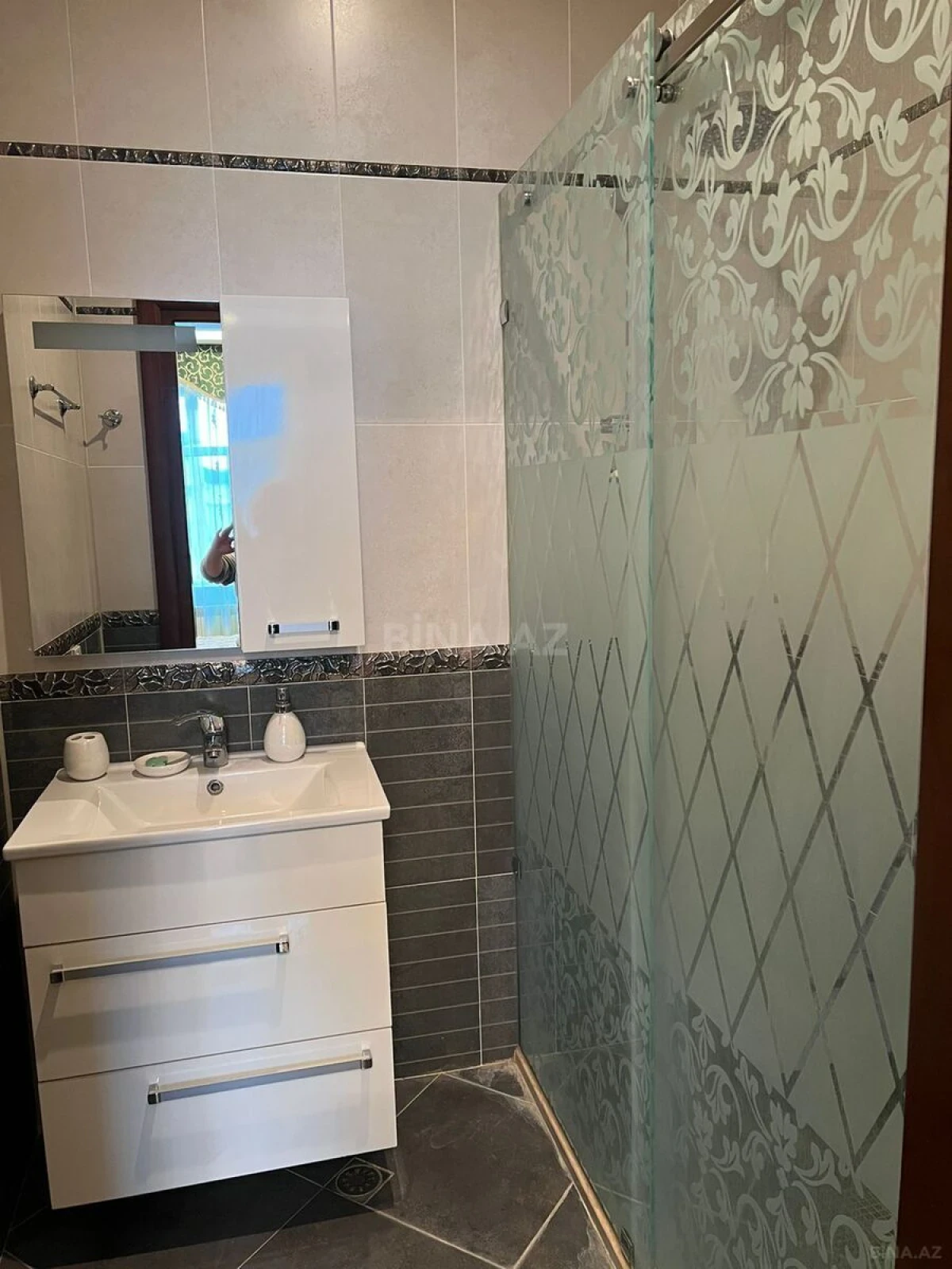 Kirayə verilir 3 otaqlı mənzil 135 m²