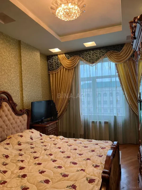 Kirayə verilir 3 otaqlı mənzil 135 m²