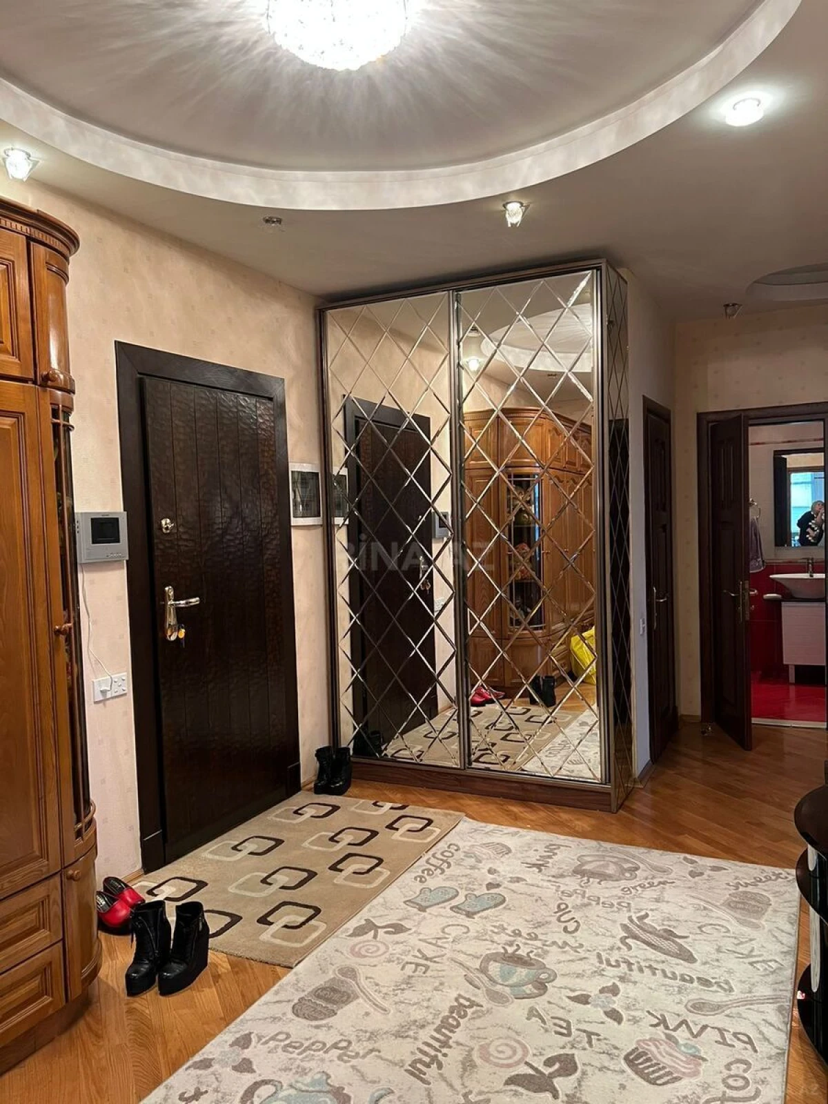 Kirayə verilir 3 otaqlı mənzil 135 m²