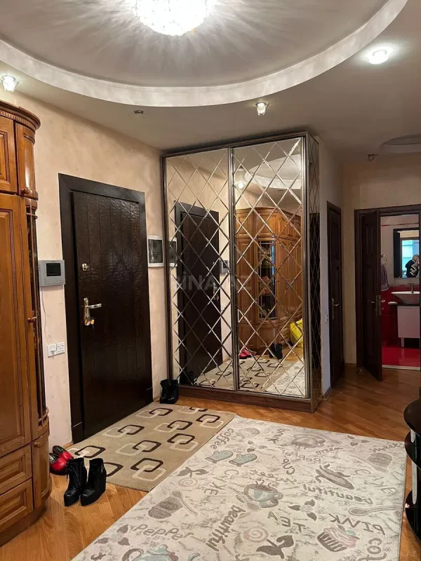Kirayə verilir 3 otaqlı mənzil 135 m²