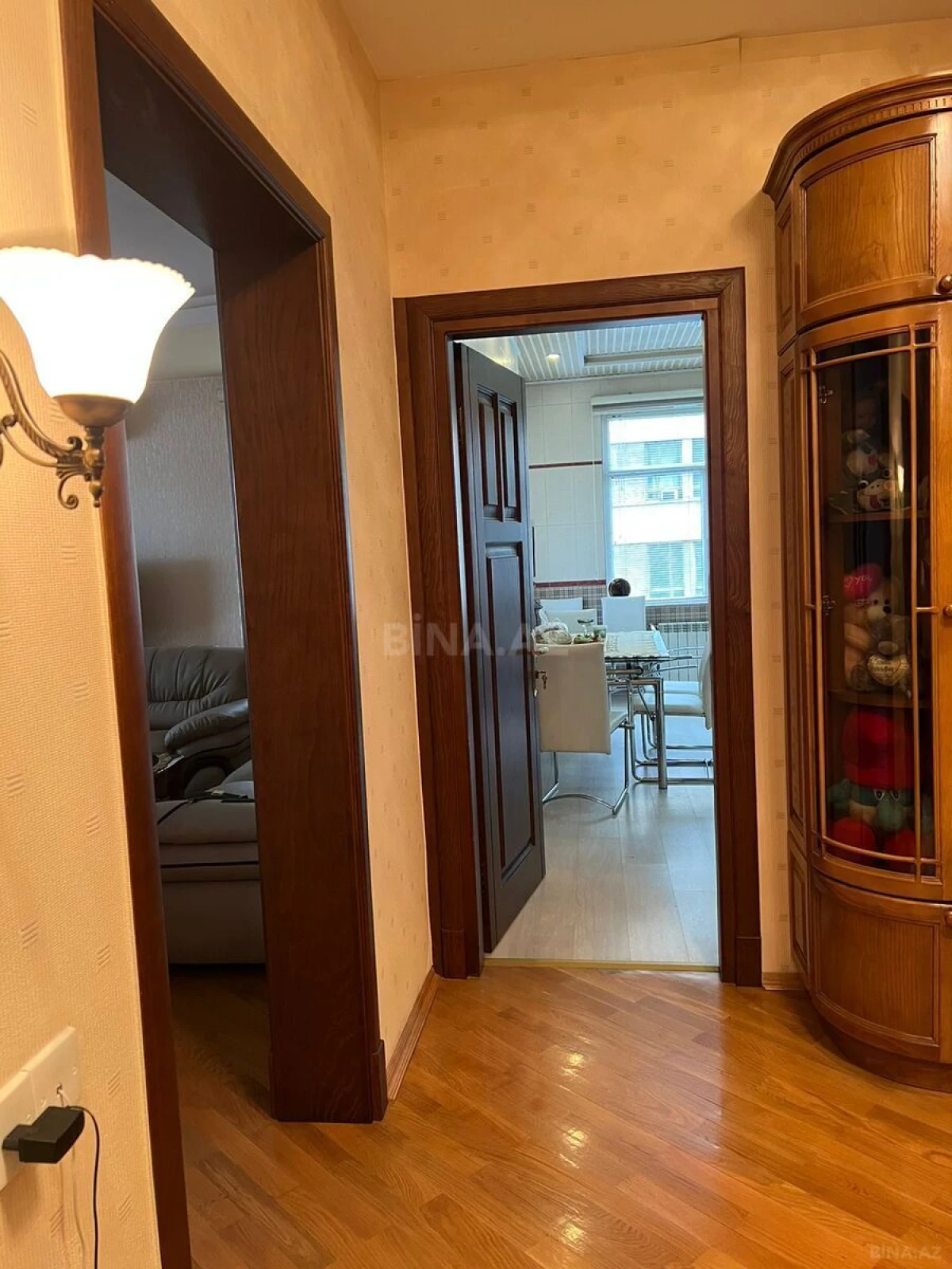 Kirayə verilir 3 otaqlı mənzil 135 m²