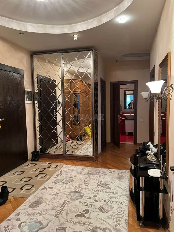 Kirayə verilir 3 otaqlı mənzil 135 m²