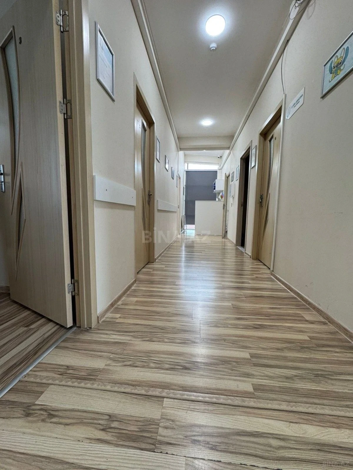 Kirayə verilir 20 otaqlı mənzil 440 m²