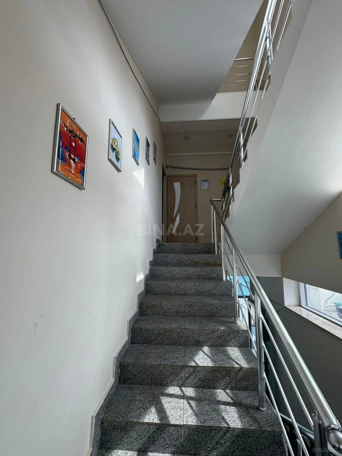 Kirayə verilir 20 otaqlı mənzil 440 m²