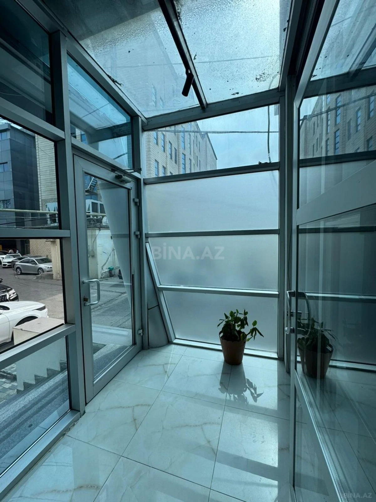 Kirayə verilir 20 otaqlı mənzil 440 m²