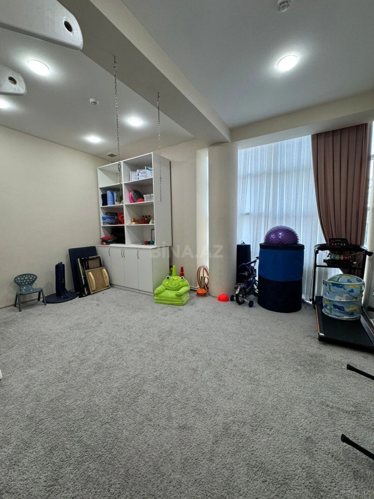 Kirayə verilir 20 otaqlı mənzil 440 m²