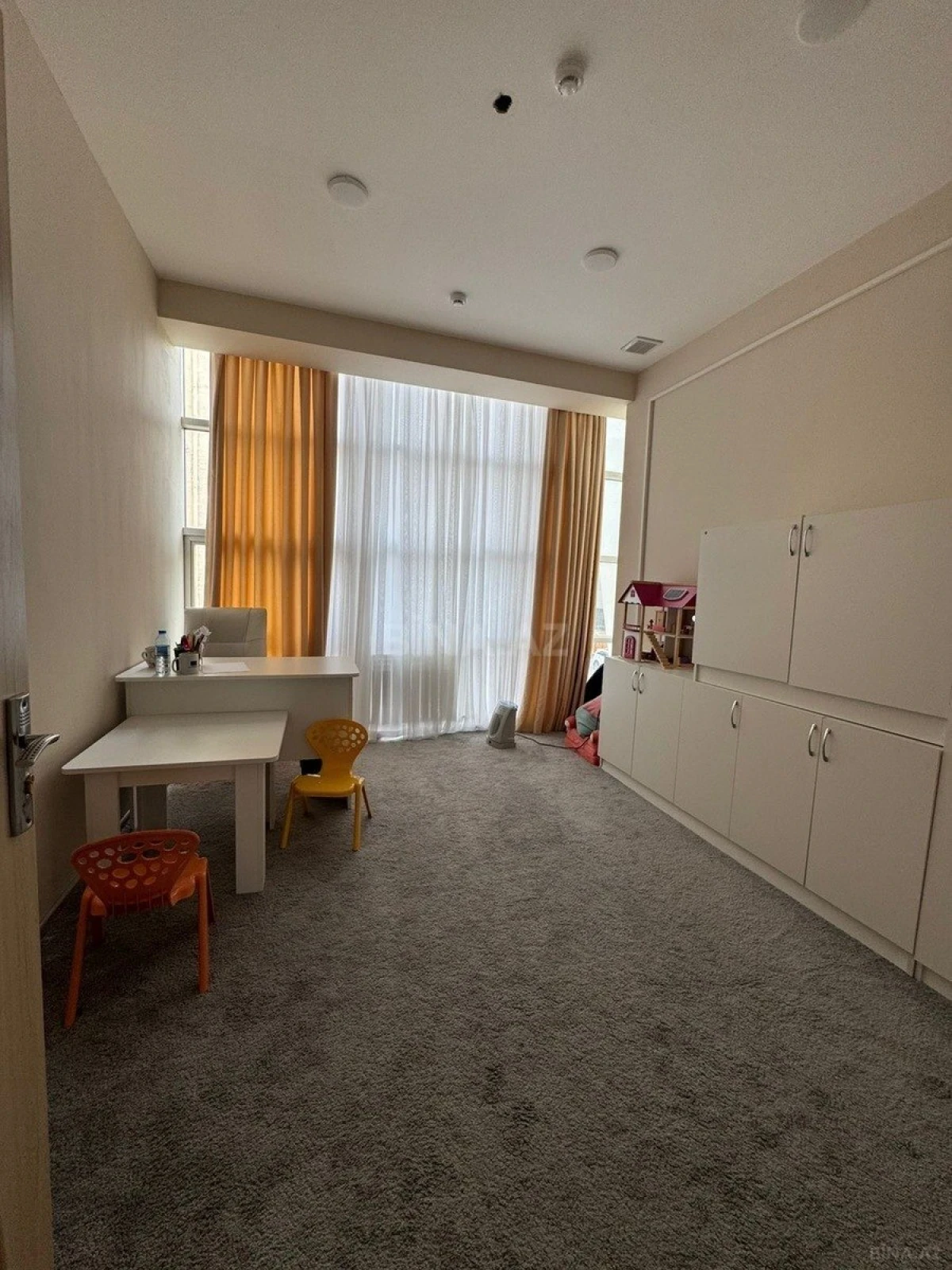 Kirayə verilir 20 otaqlı mənzil 440 m²