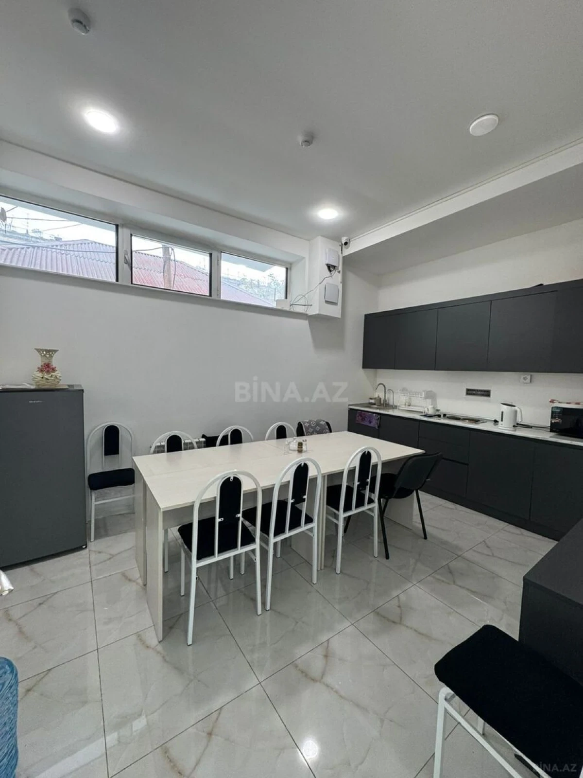 Kirayə verilir 20 otaqlı mənzil 440 m²
