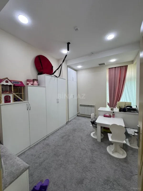 Kirayə verilir 20 otaqlı mənzil 440 m²