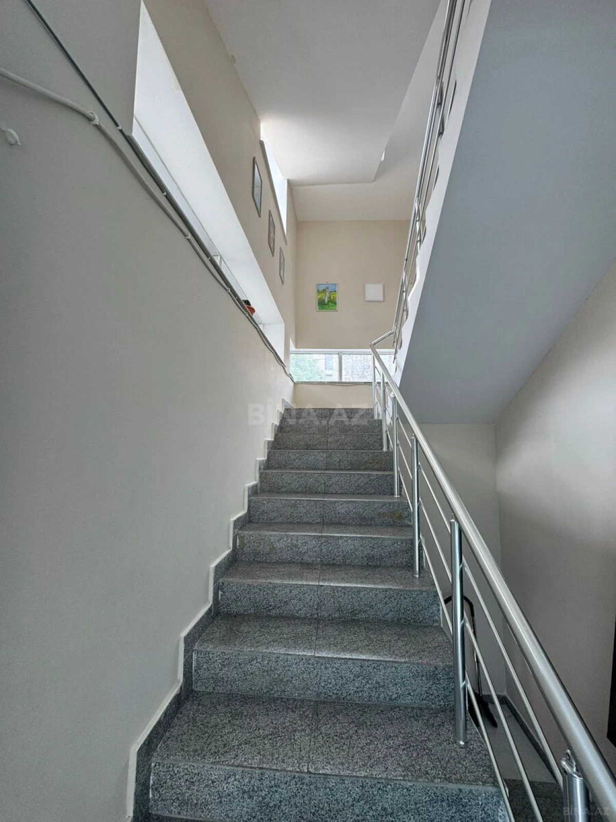 Kirayə verilir 20 otaqlı mənzil 440 m²