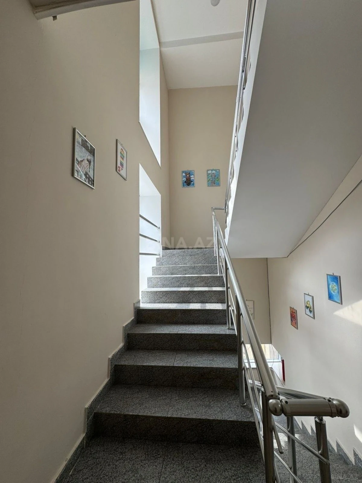 Kirayə verilir 20 otaqlı mənzil 440 m²