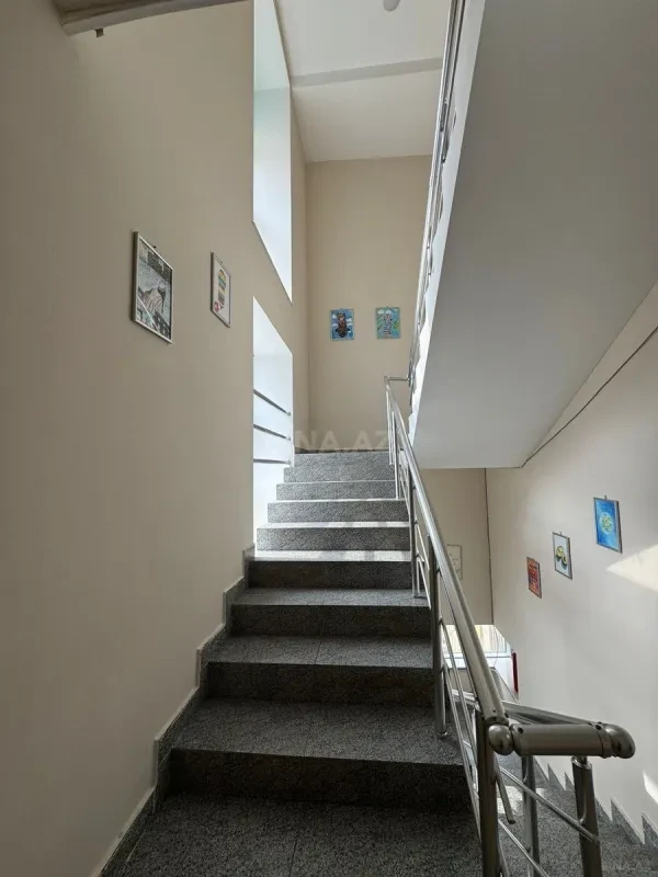 Kirayə verilir 20 otaqlı mənzil 440 m²