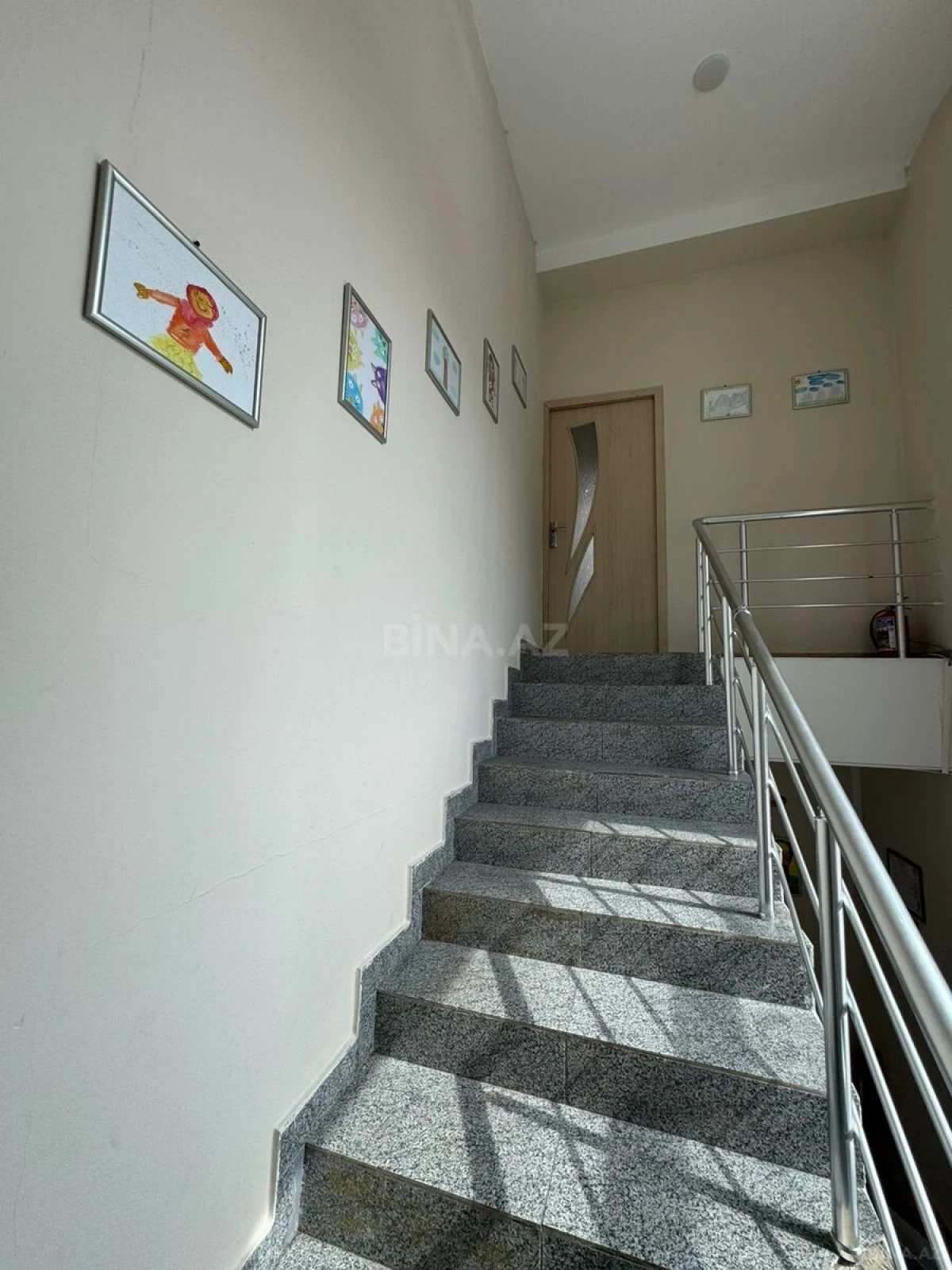 Kirayə verilir 20 otaqlı mənzil 440 m²