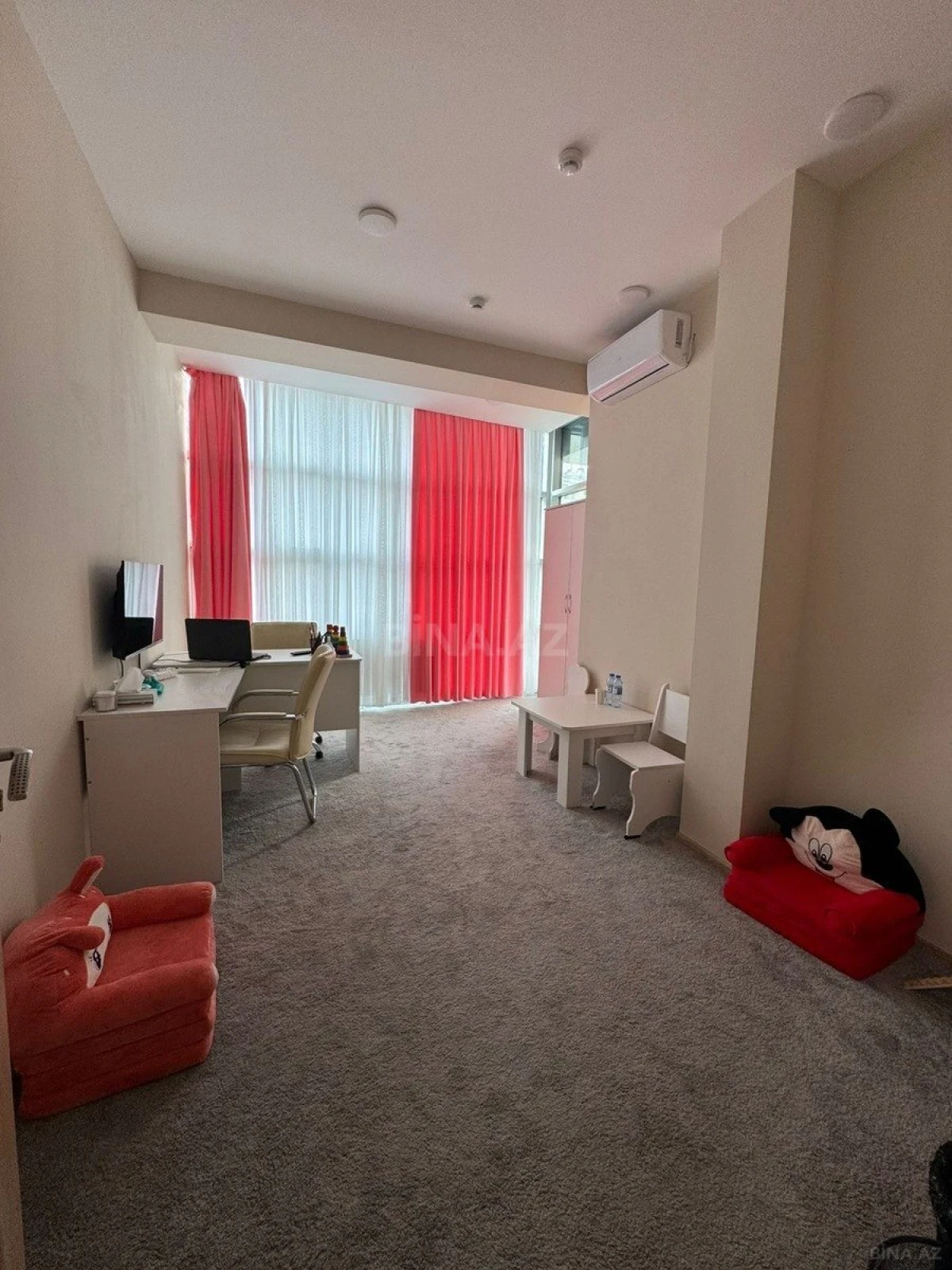 Kirayə verilir 20 otaqlı mənzil 440 m²