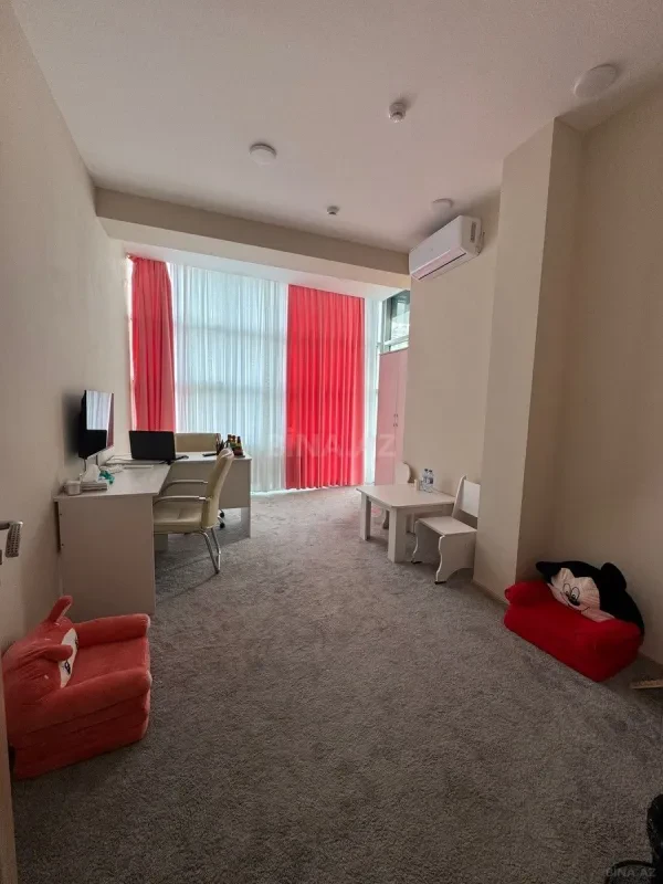 Kirayə verilir 20 otaqlı mənzil 440 m²
