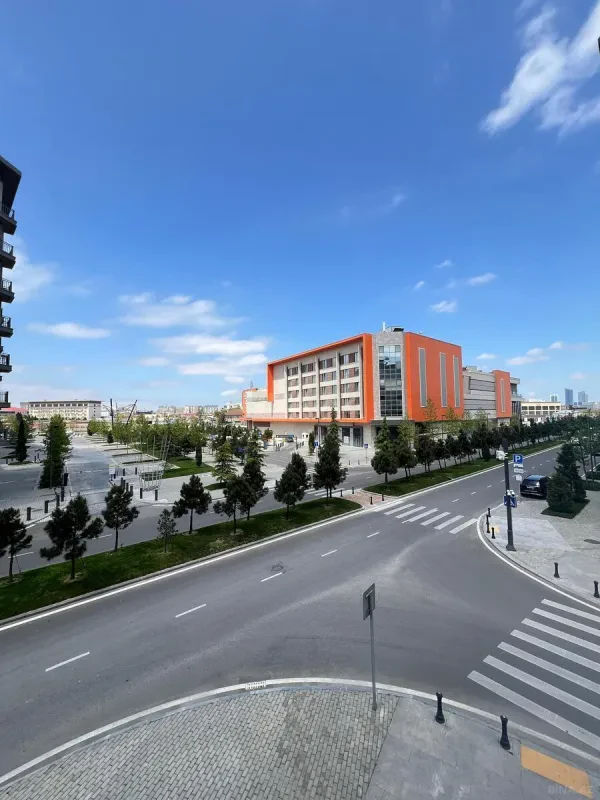 Satılır 4 otaqlı mənzil 192 m²