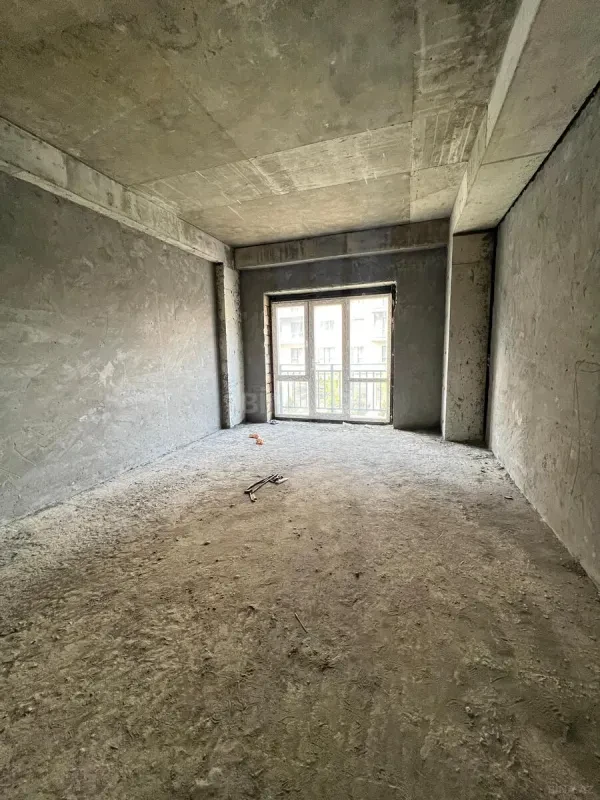 Satılır 4 otaqlı mənzil 192 m²