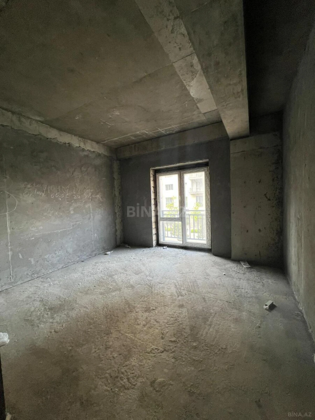 Satılır 4 otaqlı mənzil 192 m²