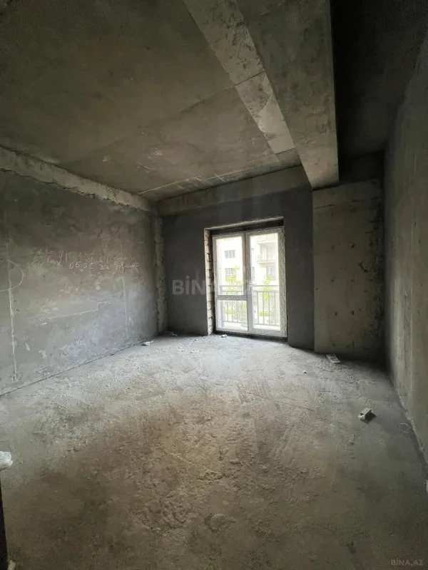 Satılır 4 otaqlı mənzil 192 m²