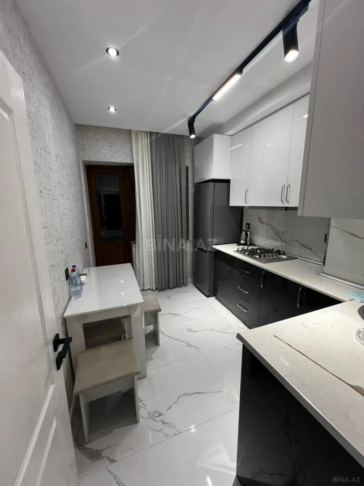 Kirayə verilir 2 otaqlı mənzil 65 m²