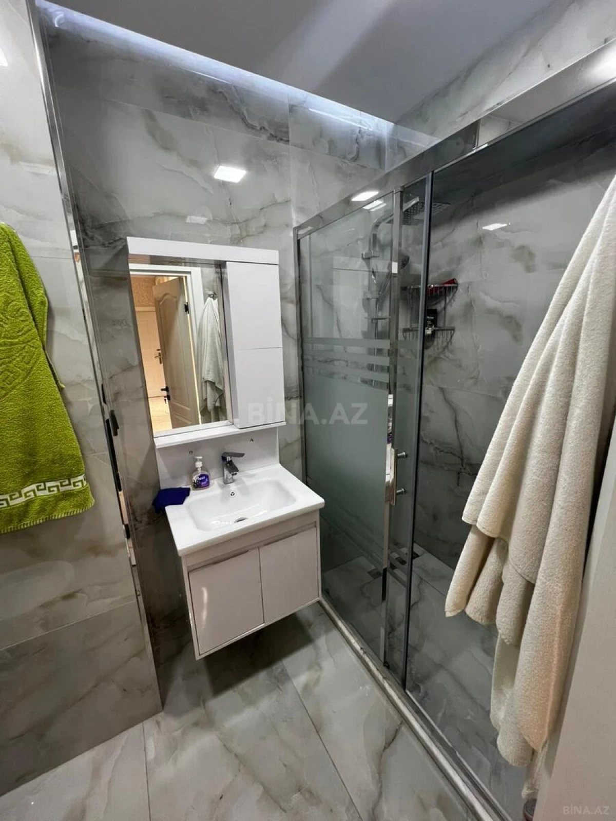 Kirayə verilir 2 otaqlı mənzil 65 m²